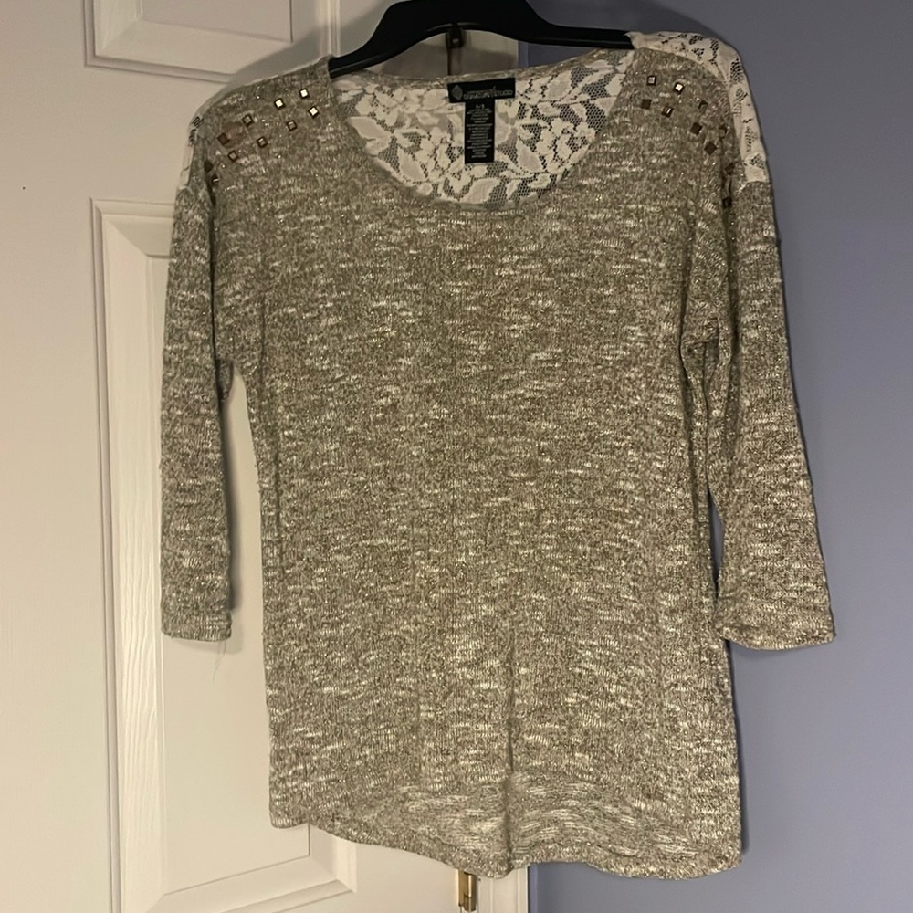 Stylish top for the fall and spring!